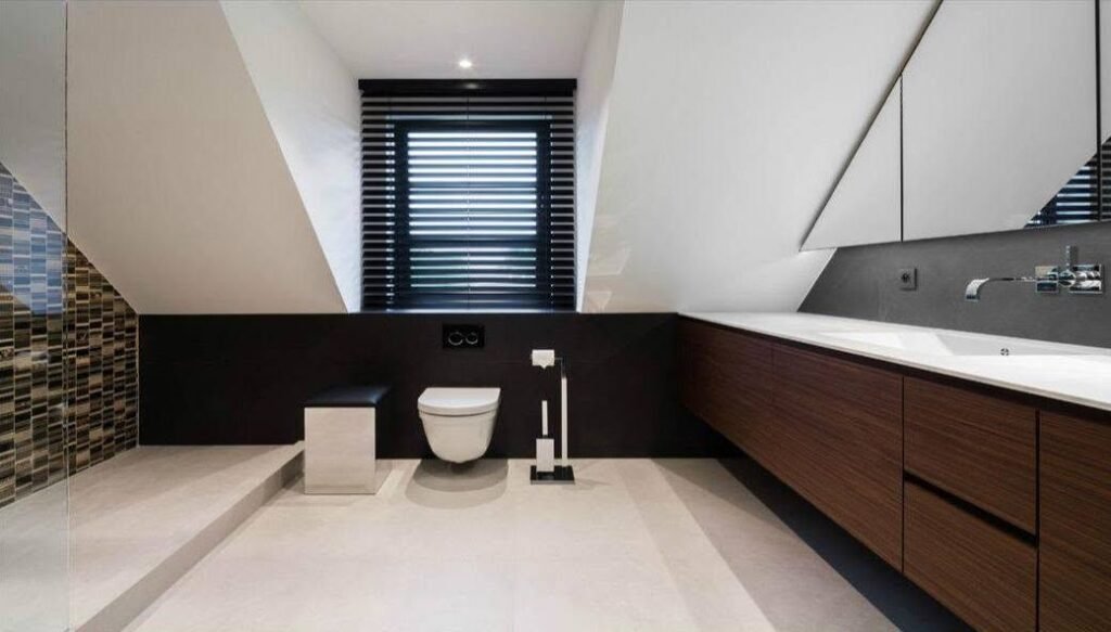 Ventilation salle de bain sous combles avec fenêtre de toit